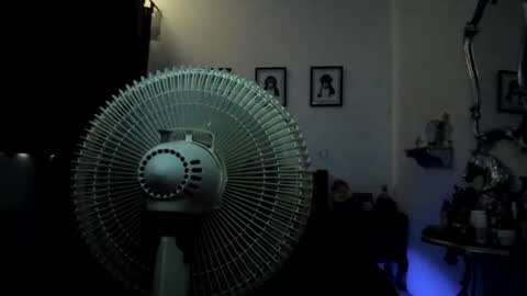 isabella online show from October 12, 2025, 8:08 pm