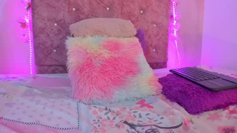 Snapshot of bella__sweets chatting on January 10, 2025, 9:53 pm Melanie online show from January 10, 2025, 9:53 pm