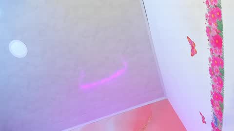 Snapshot of bella__sweets chatting on February 4, 2025, 10:24 pm Melanie online show from February 4, 2025, 10:24 pm