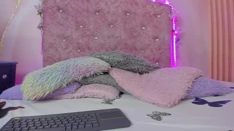 Melanie  online show from December 22, 2025, 10:34 am