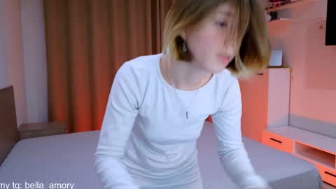 Bella online show from December 2, 2025, 7:53 pm