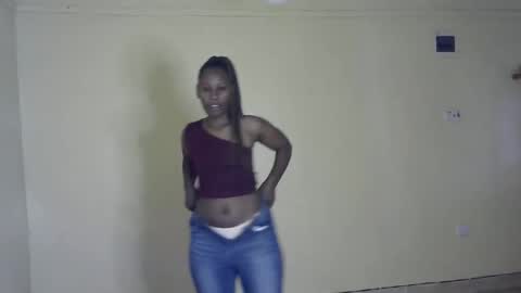 bella_c8 online show from October 31, 2025, 3:24 pm