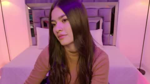 Bella  online show from November 4, 2025, 3:49 am