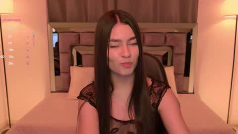 Bella  online show from December 20, 2025, 4:08 am