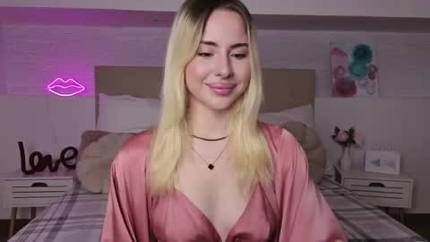 Bella online show from April 30, 2026, 8:57 pm
