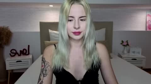 Bella online show from June 17, 2026, 9:27 pm