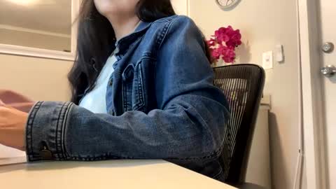 bella_dulce online show from January 29, 2025, 6:07 pm