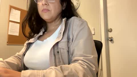 bella_dulce online show from February 18, 2025, 8:03 pm