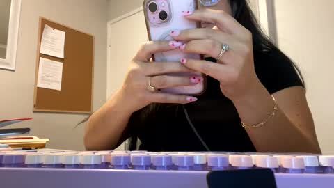 bella_dulce online show from February 19, 2025, 7:48 pm