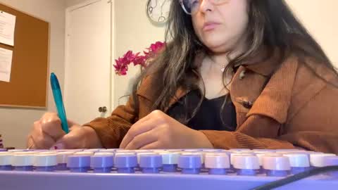 bella_dulce online show from February 25, 2025, 9:35 pm
