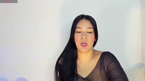 Snapshot of bella_hadid1_ chatting on June 21, 2026, 6:27 am Laura online show from June 21, 2026, 6:27 am