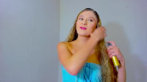 bella_heat19 online show from April 28, 2026, 10:15 pm