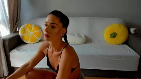 Anna  online show from November 9, 2025, 9:29 am