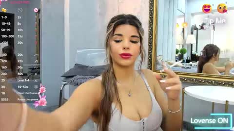 bella_posh online show from October 13, 2025, 8:03 am