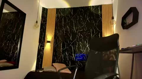     online show from April 15, 2026, 8:09 pm