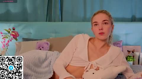 Bella online show from April 10, 2026, 12:49 am