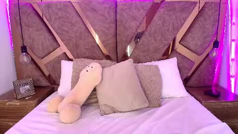 Bella Swwan  online show from June 18, 2026, 6:34 pm