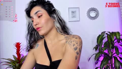 Snapshot of bella_thorne3 chatting on January 8, 2025, 2:25 am Bella online show from January 8, 2025, 2:25 am