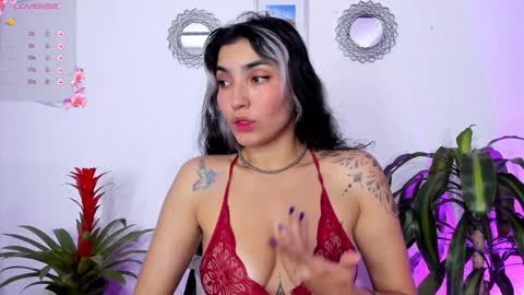 Snapshot of bella_thorne3 chatting on January 25, 2025, 3:09 am Bella online show from January 25, 2025, 3:09 am