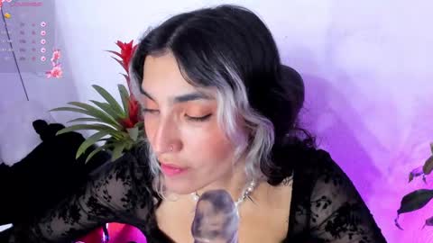 Snapshot of bella_thorne3 chatting on February 7, 2025, 2:40 am Bella online show from February 7, 2025, 2:40 am