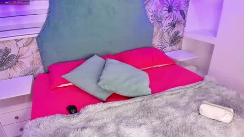 Snapshot of bellaa_becca chatting on December 21, 2024, 6:44 pm Bella Becca online show from December 21, 2024, 6:44 pm