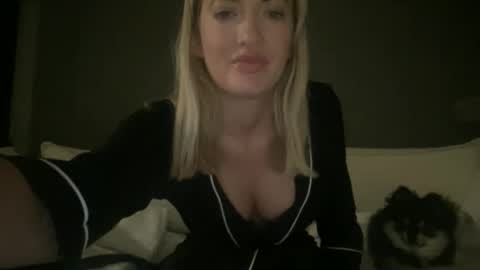 bellaaroseepaigee online show from June 1, 2026, 5:20 am