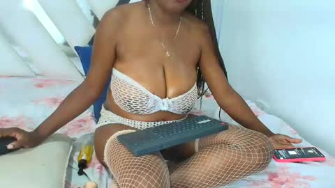 BELLA online show from November 26, 2025, 7:59 pm