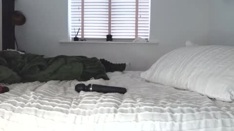 Bella Black online show from December 15, 2025, 10:52 am