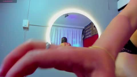 Bella  online show from November 29, 2025, 11:57 am