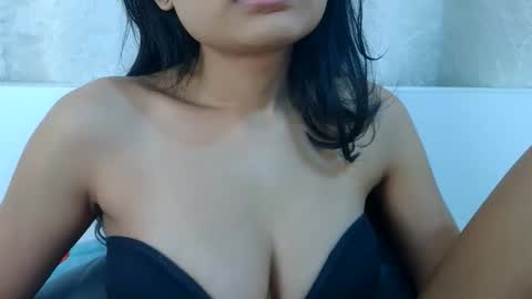 bellacrystall online show from February 28, 2026, 4:57 am