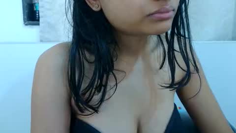 bellacrystall online show from March 10, 2026, 5:45 am