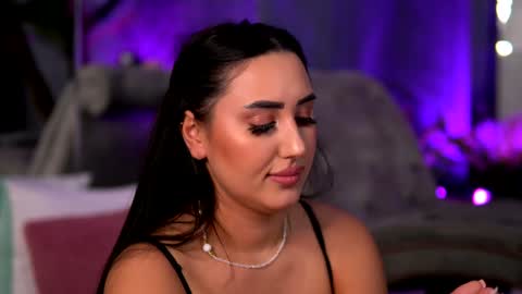 Snapshot of belladoyle chatting on December 7, 2024, 3:30 pm belladoyle online show from December 7, 2024, 3:30 pm