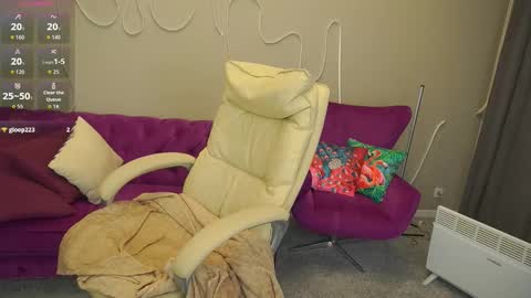 Bella online show from October 28, 2025, 6:21 pm