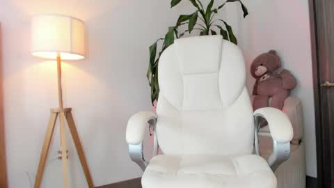 Snapshot of bellamia_ chatting on April 25, 2026, 1:41 pm Bella Mia online show from April 25, 2026, 1:41 pm