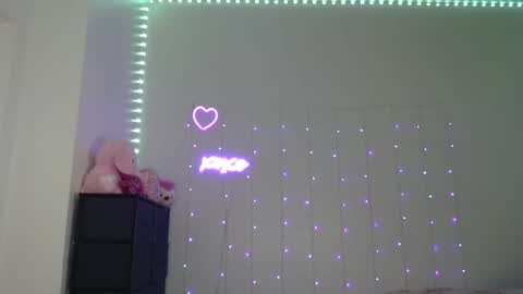 Bella Monroe online show from December 24, 2024, 9:17 am