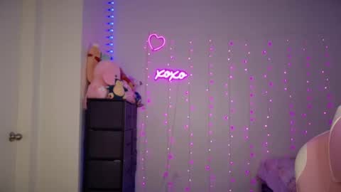 Bella Monroe online show from September 23, 2025, 3:09 am