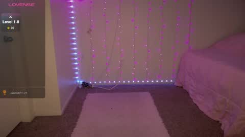 Bella Monroe online show from May 27, 2026, 4:31 am