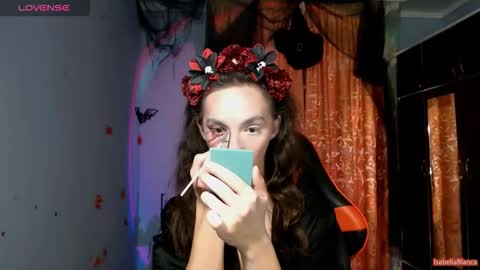 bellaqueen0701 online show from October 30, 2025, 8:31 pm