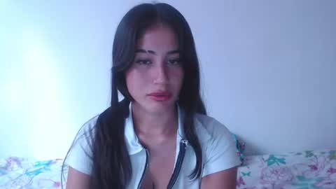 Snapshot of bellaroses__ chatting on July 21, 2026, 8:33 pm Bella online show from July 21, 2026, 8:33 pm