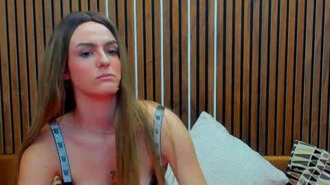 BellaSkyex online show from October 18, 2025, 11:00 am