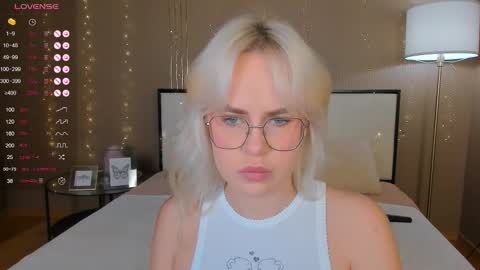 Bella online show from September 30, 2025, 1:10 am