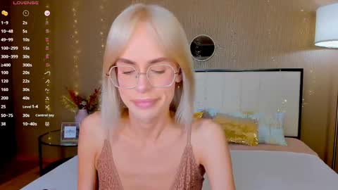 Bella online show from May 17, 2026, 12:52 am