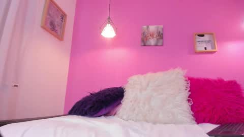 Snapshot of bellawild_ chatting on February 13, 2026, 6:37 pm Bella Wild online show from February 13, 2026, 6:37 pm