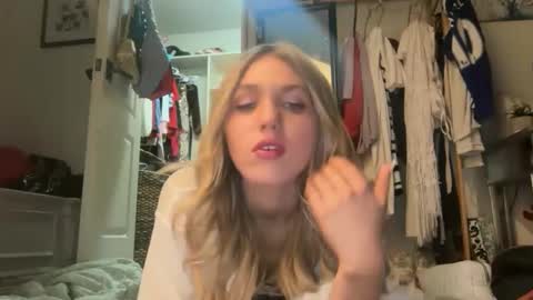 Bella 3 online show from May 8, 2026, 5:57 am