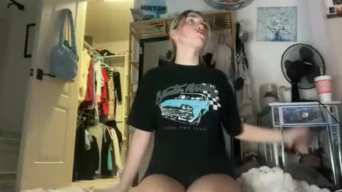 Bella 3 online show from May 18, 2026, 5:46 am