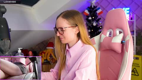 Snapshot of belle_alice chatting on December 6, 2024, 11:00 am Alice online show from December 6, 2024, 11:00 am