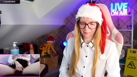 Snapshot of belle_alice chatting on December 11, 2024, 2:00 pm Alice online show from December 11, 2024, 2:00 pm