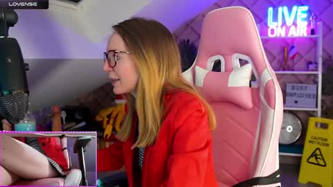 Snapshot of belle_alice chatting on February 18, 2025, 7:43 am Alice online show from February 18, 2025, 7:43 am