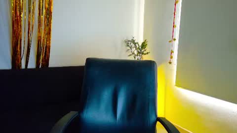 Snapshot of belle_seduction chatting on June 10, 2026, 6:18 pm Loren Morrison online show from June 10, 2026, 6:18 pm