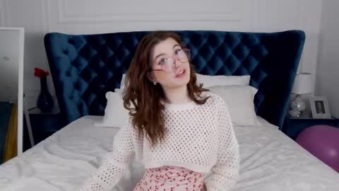 BelleBellerose online show from February 24, 2025, 10:37 am